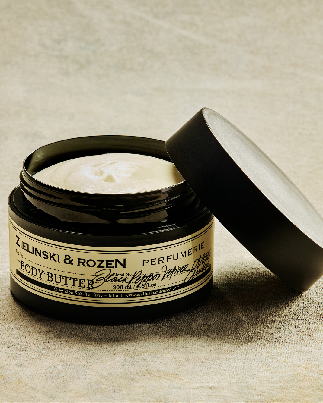 Black Pepper, Vetiver, Neroli, Amber