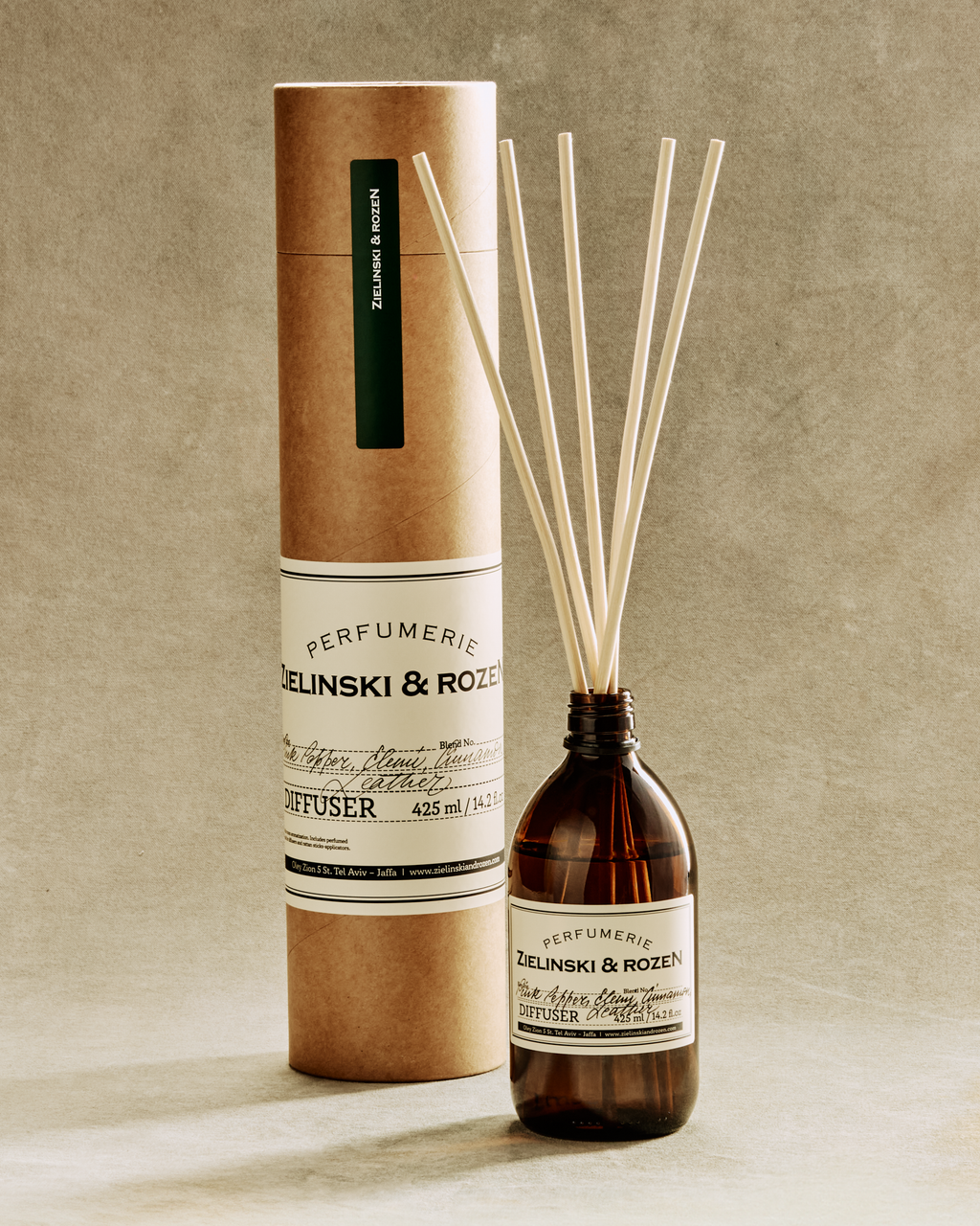 Pink Pepper, Elemi, Cinnamon, Leather